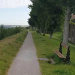 Proche Des Remparts Et Tous Commerces. Apartamento *