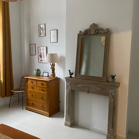 Apartment Proche Des Remparts Et Tous Commerces. *